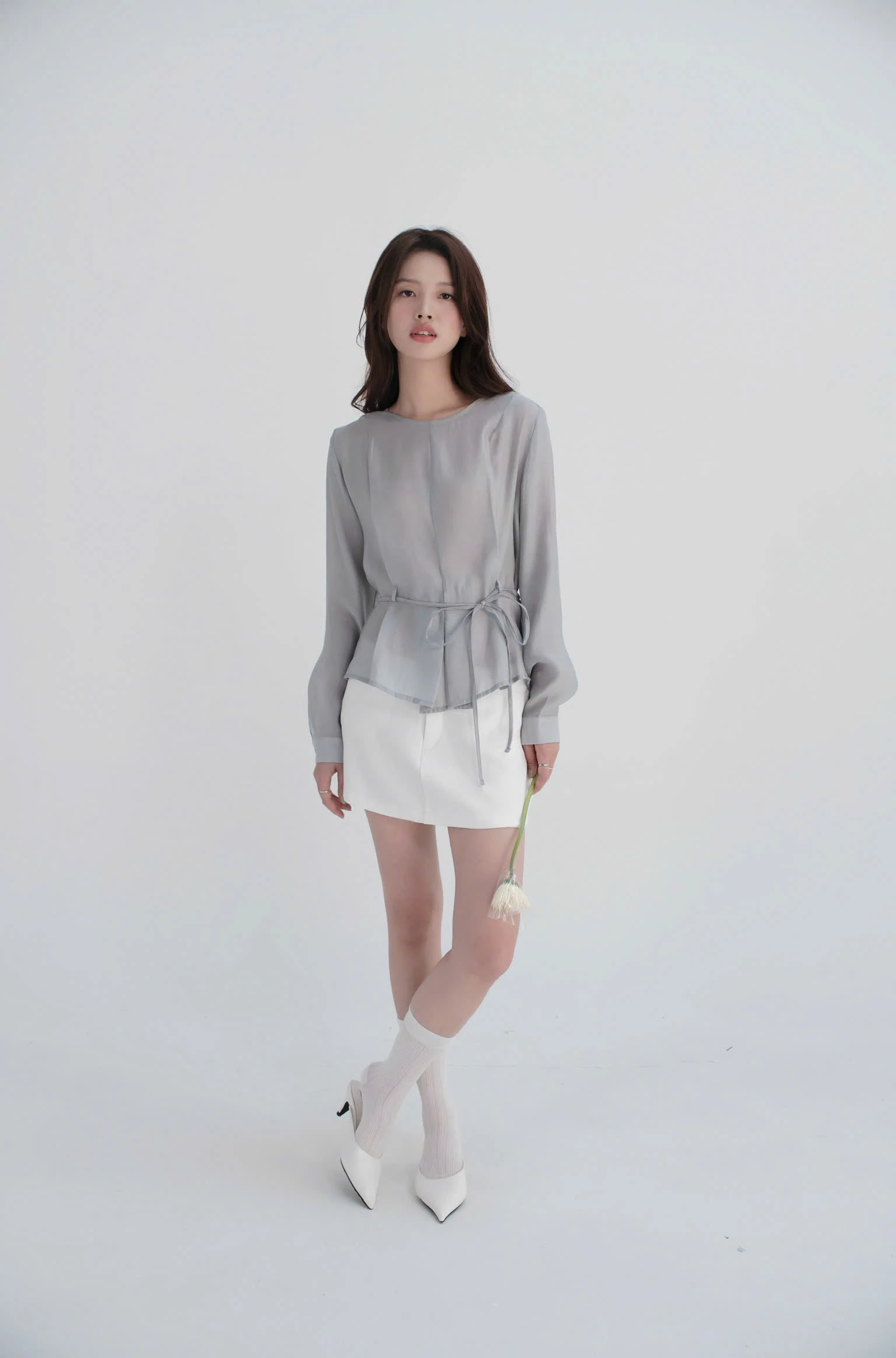 Áo kiểu dài tay thắt đai eo chất voan tơ nhẹ bay Unleashedvn AMBER Blouse - Xanh ghi - L - Hình 5