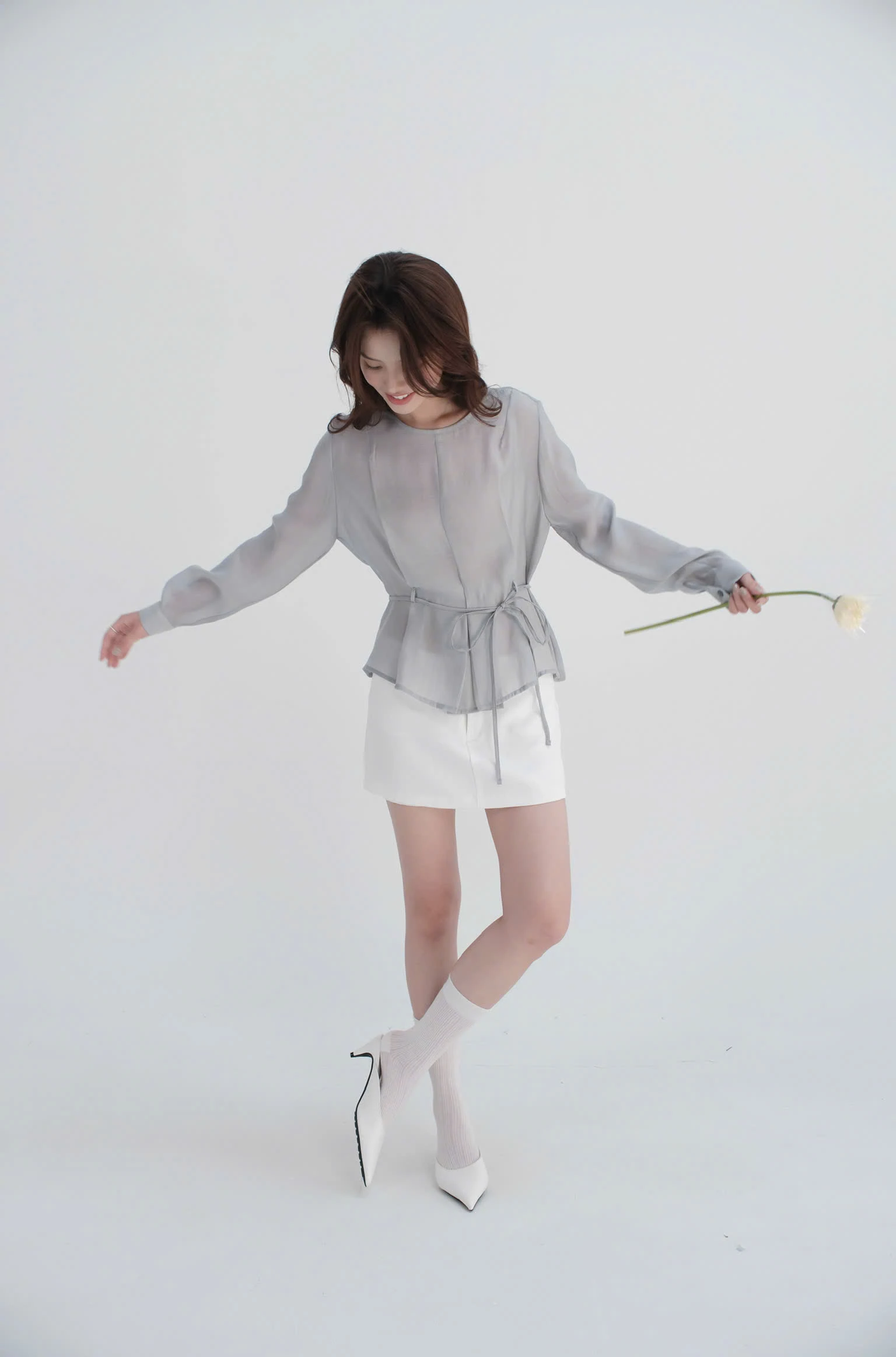 Áo kiểu dài tay thắt đai eo chất voan tơ nhẹ bay Unleashedvn AMBER Blouse - Xanh ghi - L - Hình 2