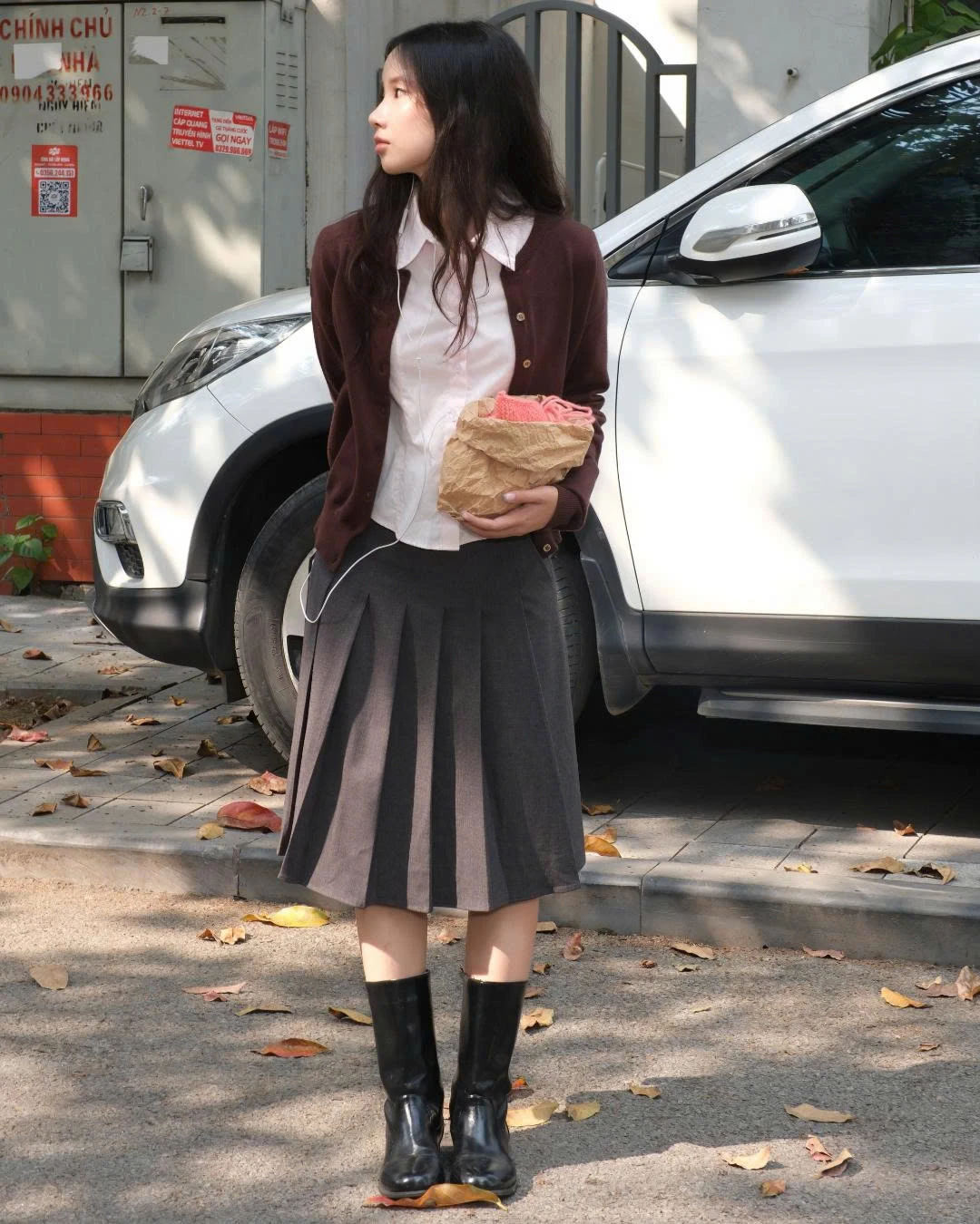 Chân váy xếp ly dáng lửng có túi Unleashedvn RAN Pleated Midi Skirt With Pocket - Ghi - M - Hình 1