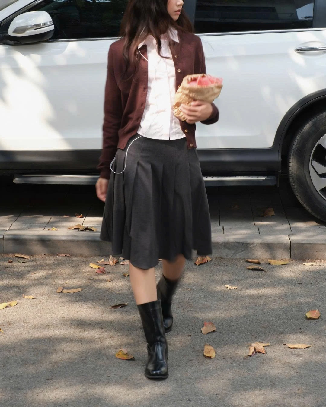 Chân váy xếp ly dáng lửng có túi Unleashedvn RAN Pleated Midi Skirt With Pocket - Ghi - M - Hình 2