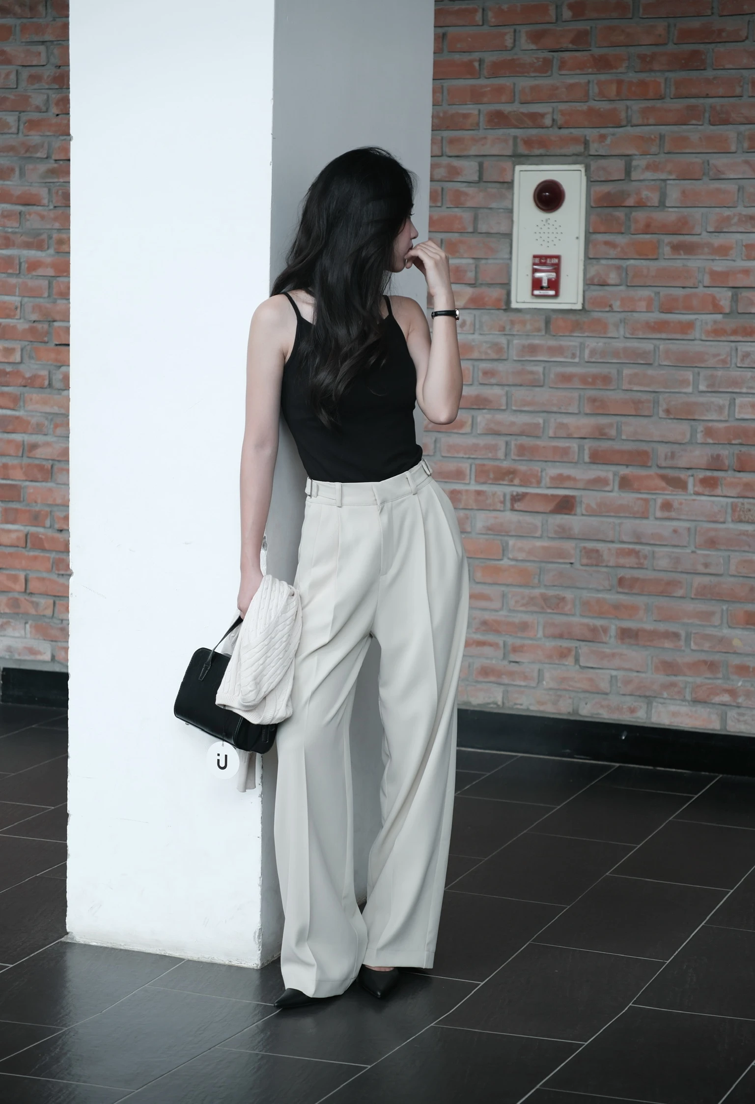 Áo 2 dây dáng ôm mặc được 2 kiểu Unleashedvn ONLY 2 ways halter neck cami ribbed top - Đen - M - Hình 4