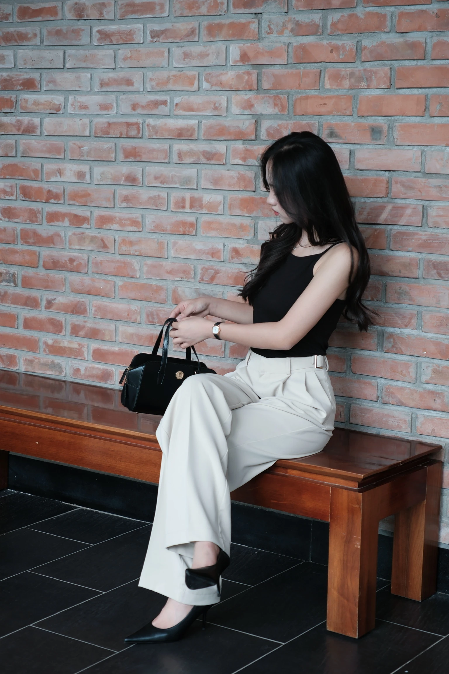 Áo 2 dây dáng ôm mặc được 2 kiểu Unleashedvn ONLY 2 ways halter neck cami ribbed top - Đen - M - Hình 5