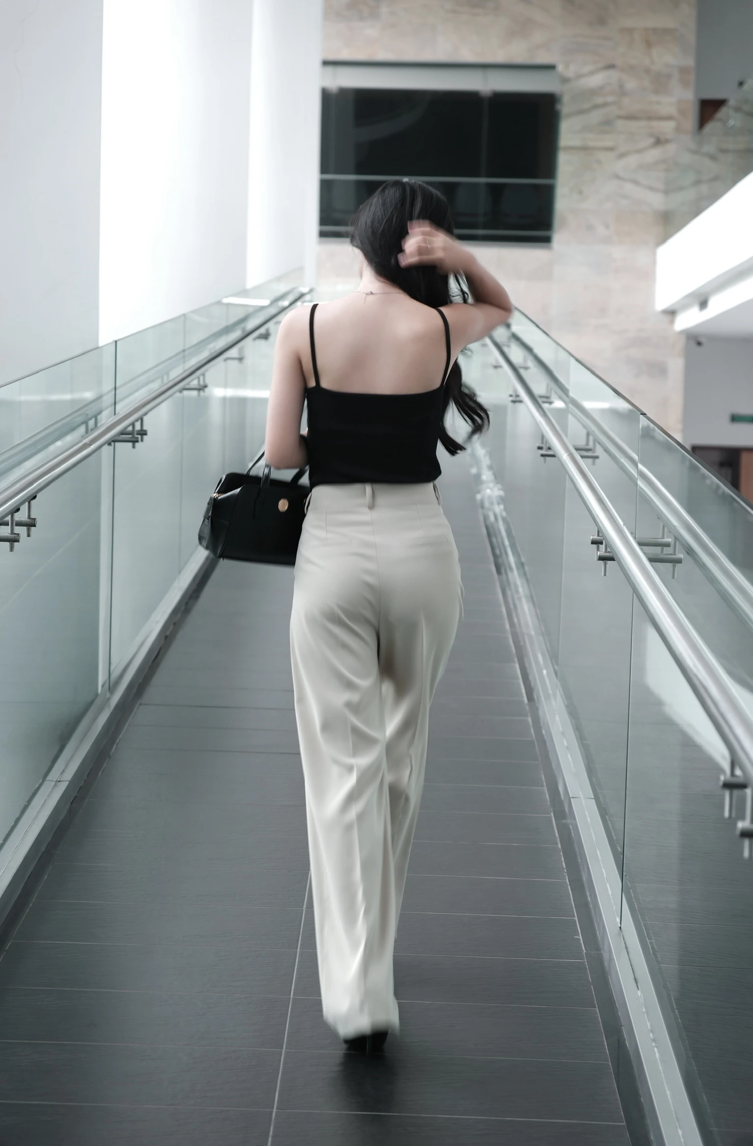 Áo 2 dây dáng ôm mặc được 2 kiểu Unleashedvn ONLY 2 ways halter neck cami ribbed top - Đen - M - Hình 7