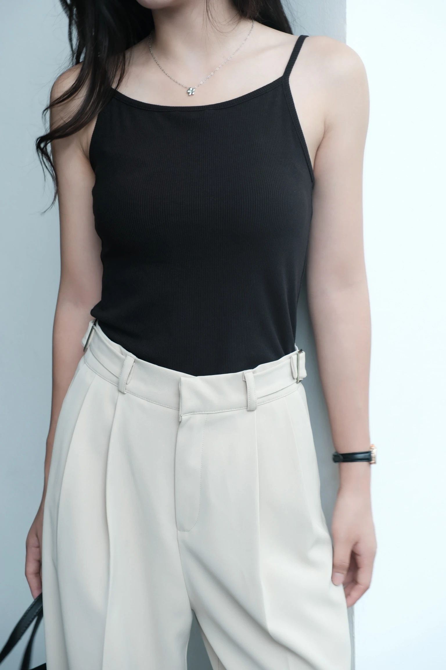 Áo 2 dây dáng ôm mặc được 2 kiểu Unleashedvn ONLY 2 ways halter neck cami ribbed top - Đen - M - Hình 2