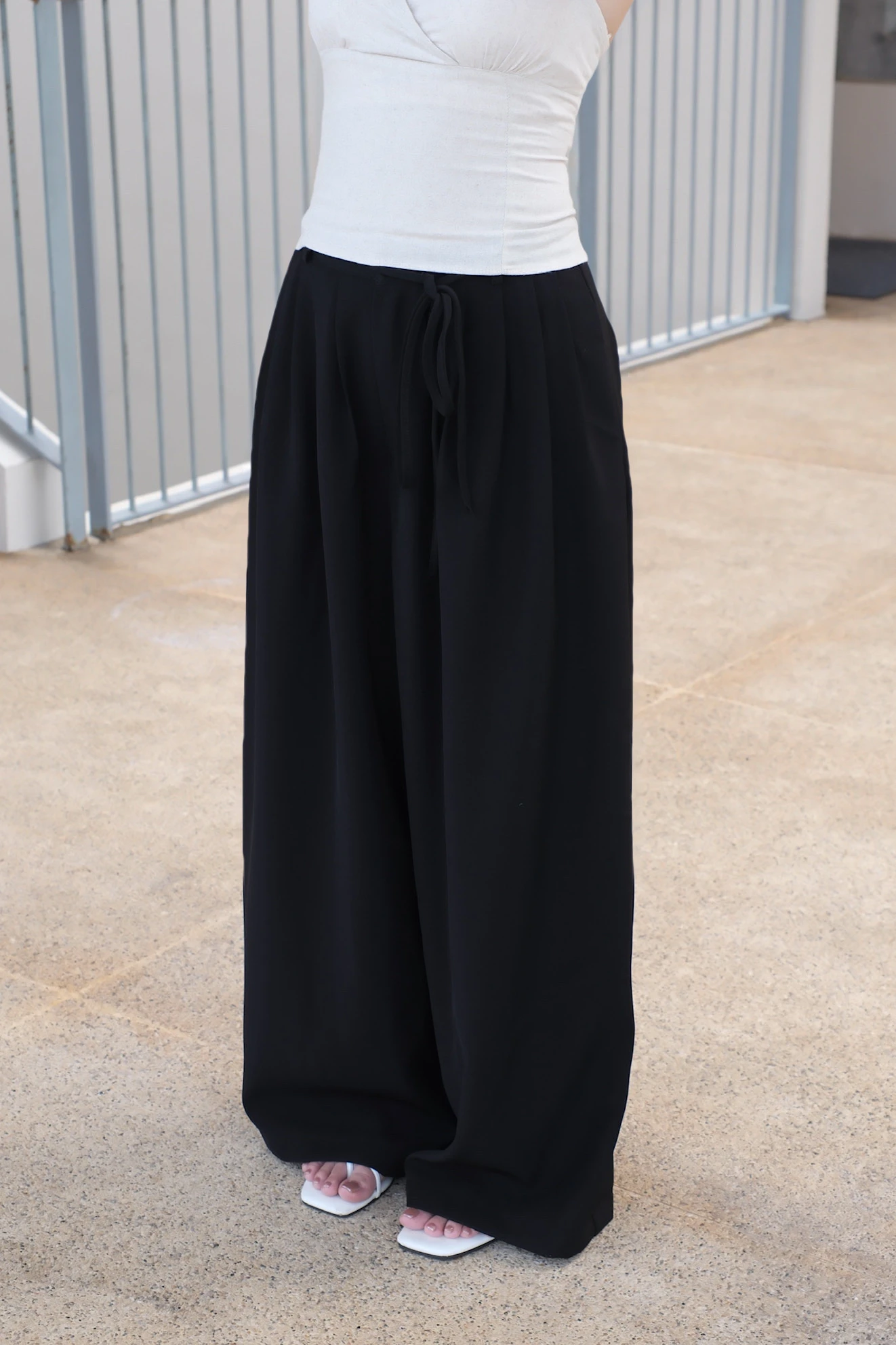 Quần 5 ly suông rộng tôn chân kèm đai rời Unleashedvn NĂM Pleated Pants - Đen - S - Hình 5