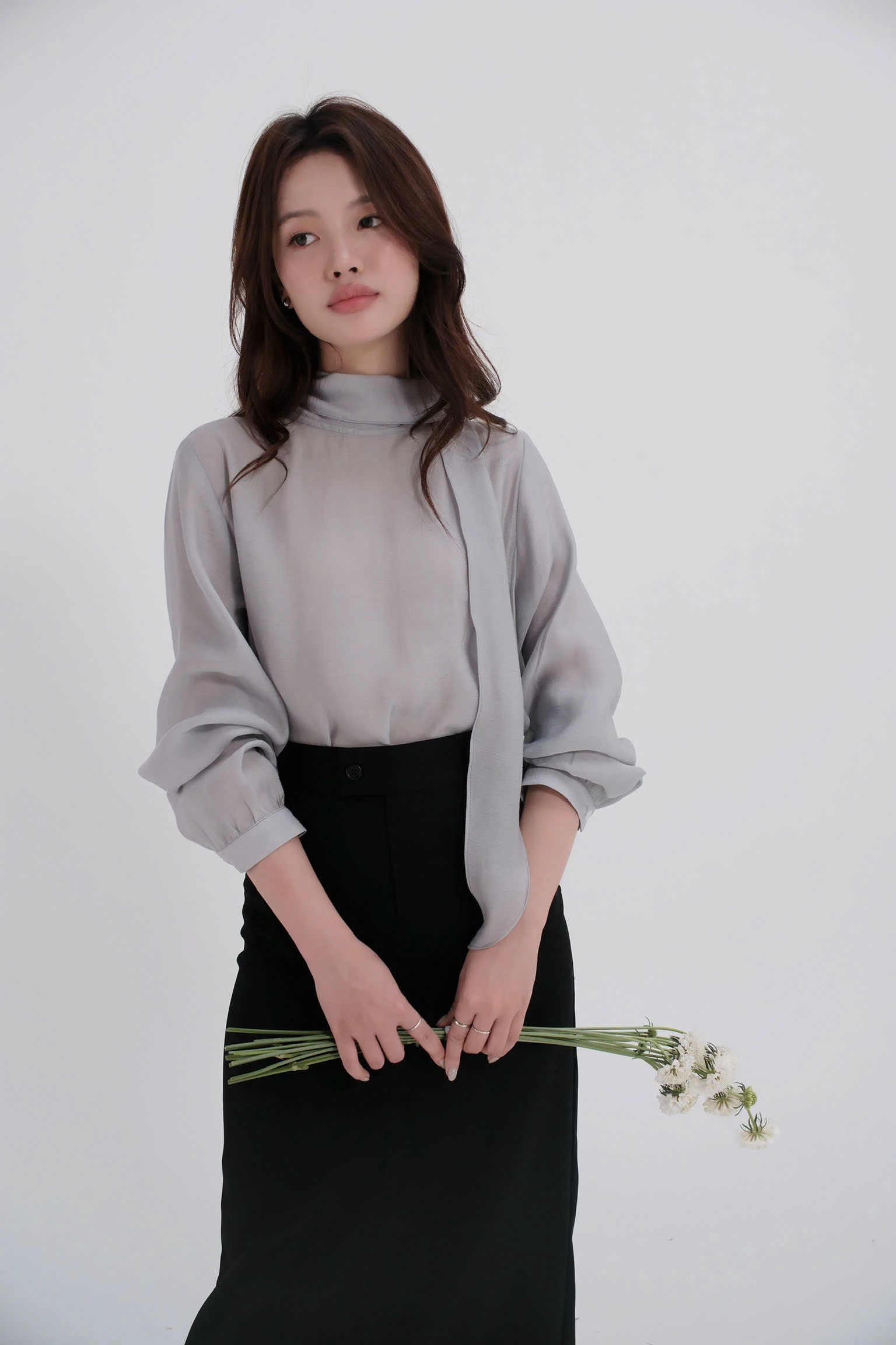 Áo tơ tay dài nhấn dây cổ thắt được nhiều kiểu chất mềm bay Unleashedvn SIENNA Blouse - Xanh ghi - S - Hình 1