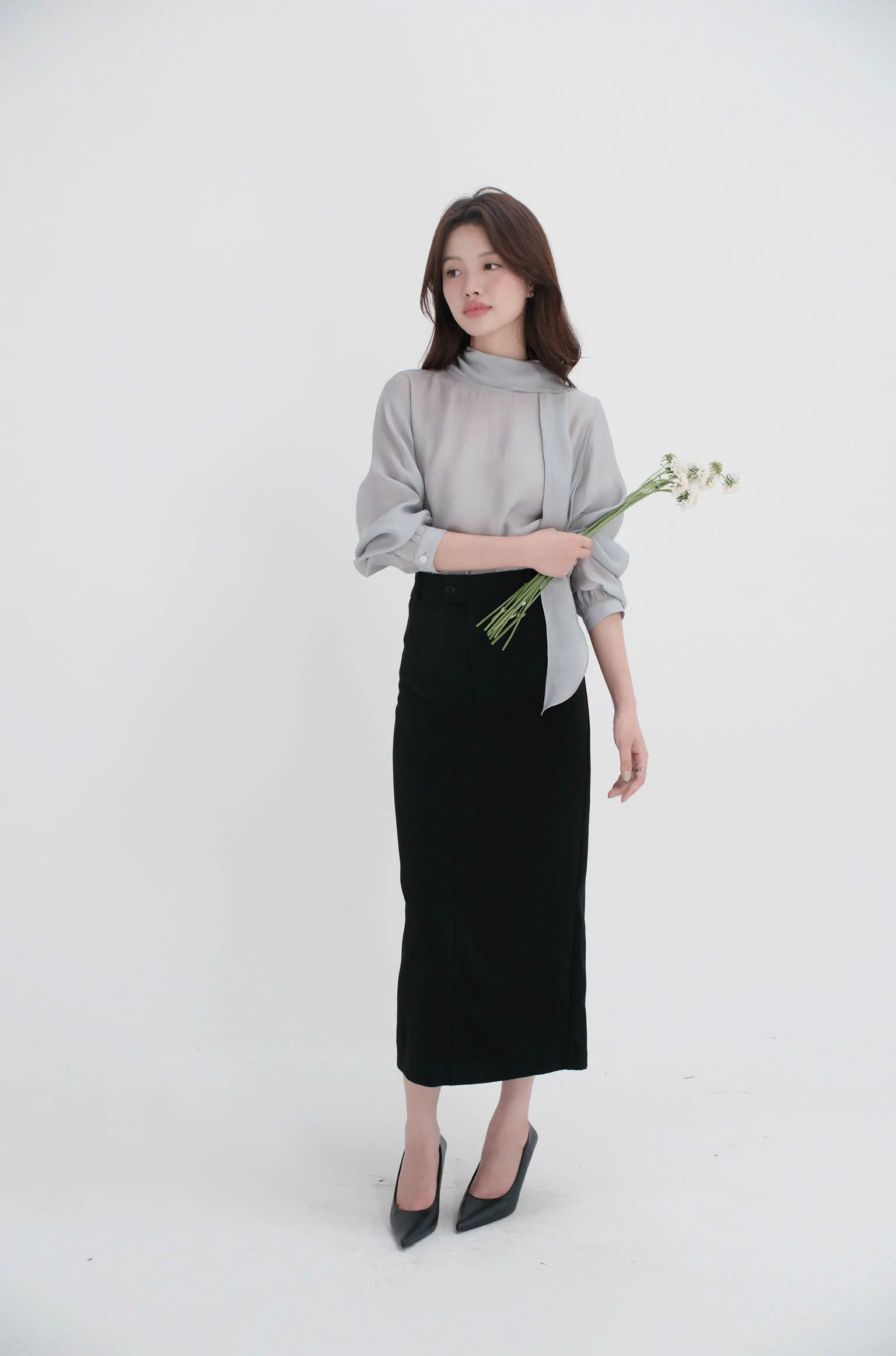 Áo tơ tay dài nhấn dây cổ thắt được nhiều kiểu chất mềm bay Unleashedvn SIENNA Blouse - Xanh ghi - S - Hình 4