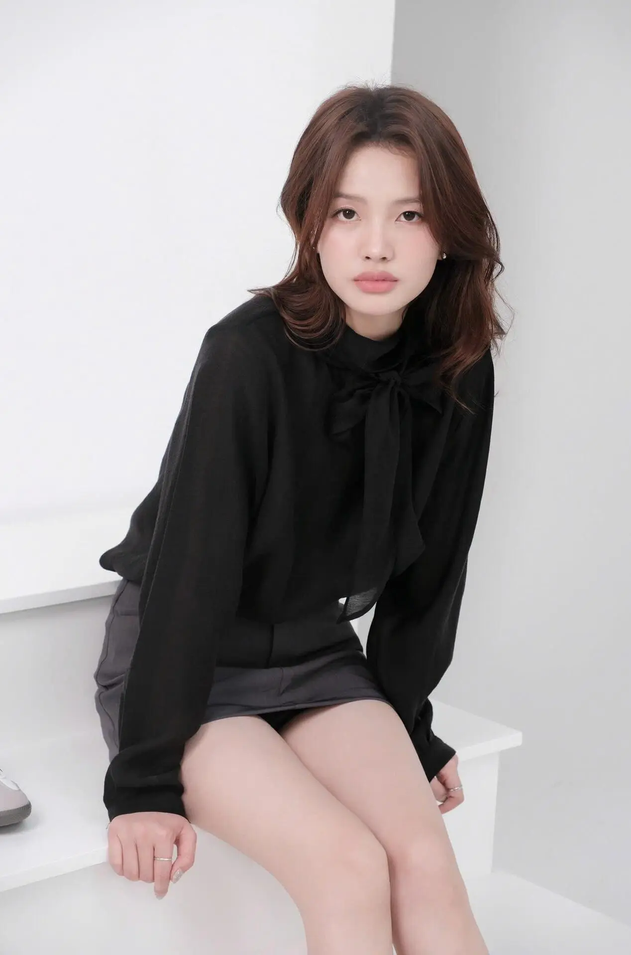 Áo tơ tay dài nhấn dây cổ thắt được nhiều kiểu chất mềm bay Unleashedvn SIENNA Blouse - Xanh ghi - S - Hình 1